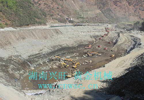 大型 振動選金溜槽生產線 現場