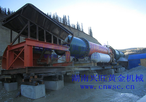 脫泥選金機作業中