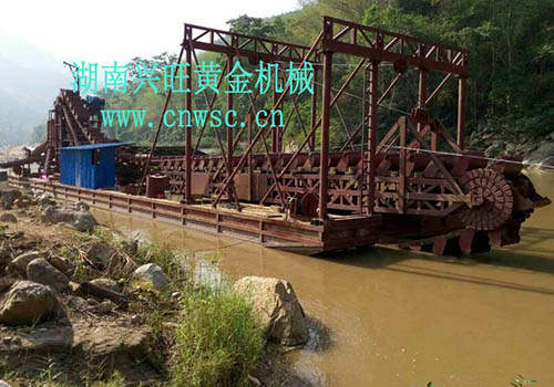 非洲 采金船 作業中 非洲 采金船 作業中